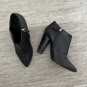 Black leather Giuseppe Zanotti ankle booties size 37